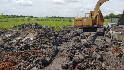 งานปรับสภาพพื้นที่และวางเสาเข็ม