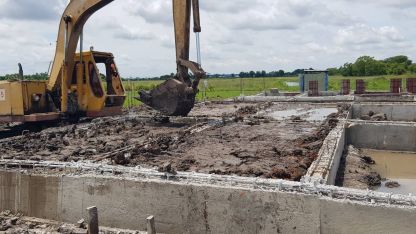 งานปรับสภาพพื้นที่และวางเสาเข็ม